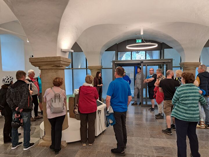 Die erste Station war das neue Rhönmuseum in Fladungen, das u.a. durch Mittel des LEADER Programms gefördert wird. Die heimische Kultur und Landschaft werden hier zeitgemäß aufbereitet. Foto: Anne Weiß.